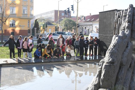 Városszerte megemlékeztek a diákok az 56-os forradalom és szabadságharcról